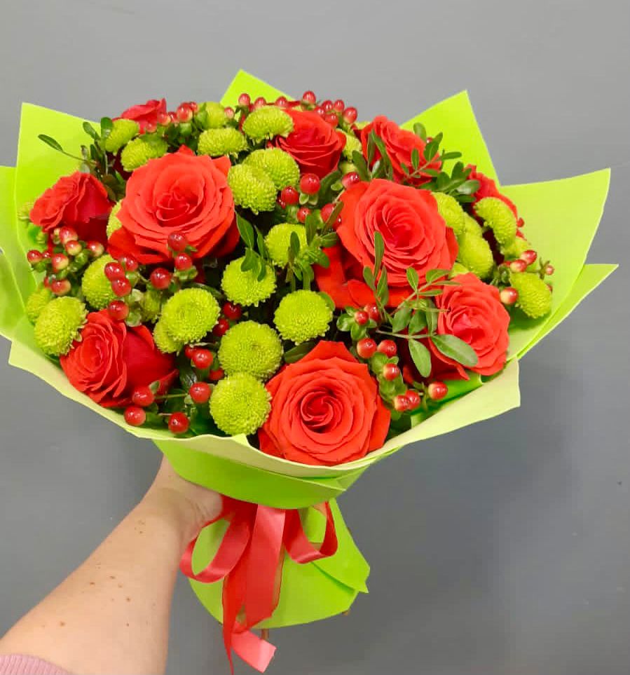 Букет цветов из: Хризантемы и Розы в Жуковке