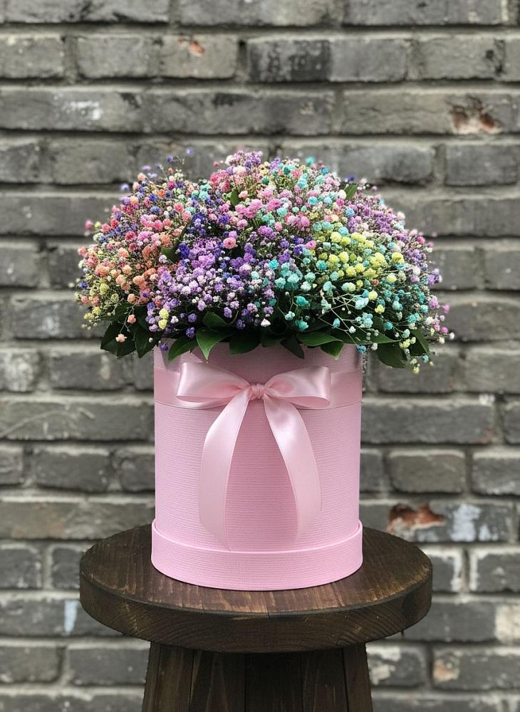 Цветочная композиция из Гипсофила и Розы в шляпной коробке в Жуковке