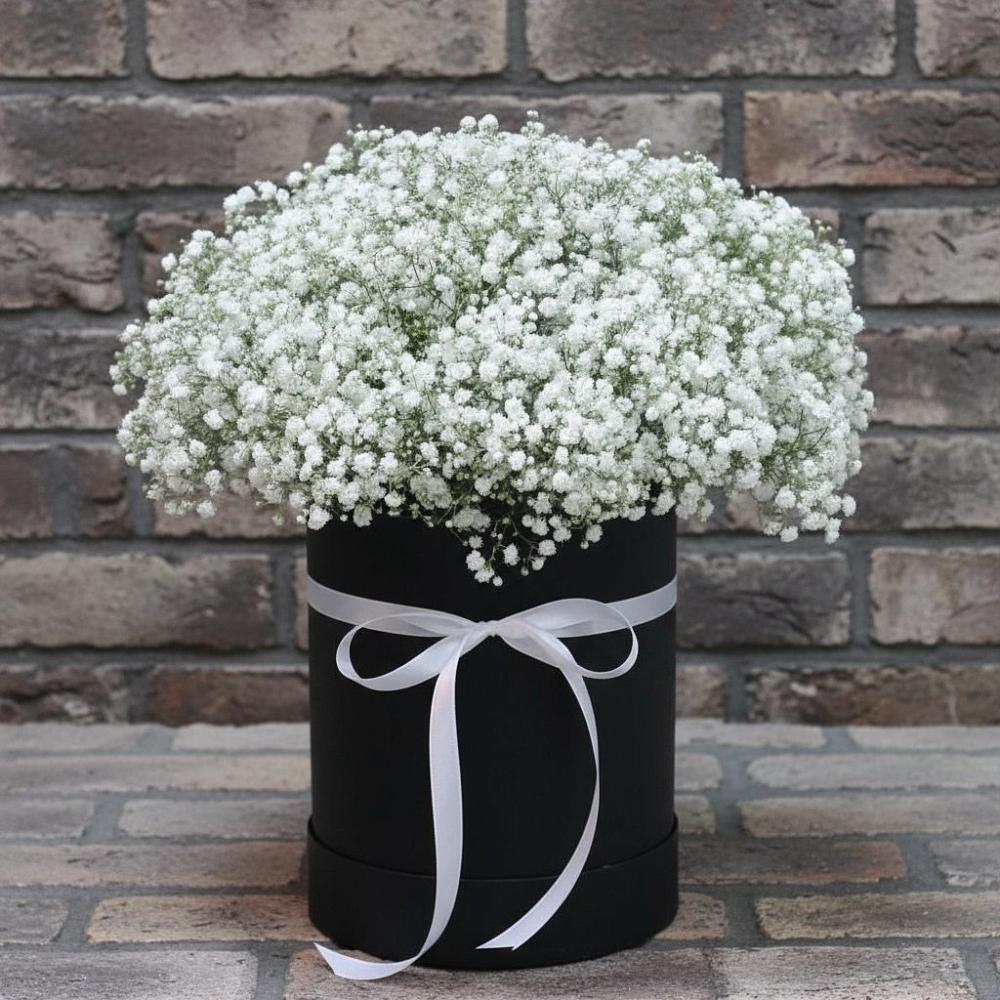 Цветочная композиция из Гипсофила в шляпной коробке в Жуковке