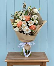 Букет цветов из:  Альстромерии, Лизиантусы, Розы и Хризантемы в Жуковке