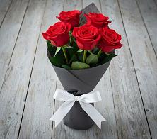 Букет 5 Красных роз Эдлесс Лав в Жуковке