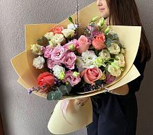 Букет цветов из:  Розы, Лизиантусы и Гвоздики #REPLACE_PRED# Жуковке