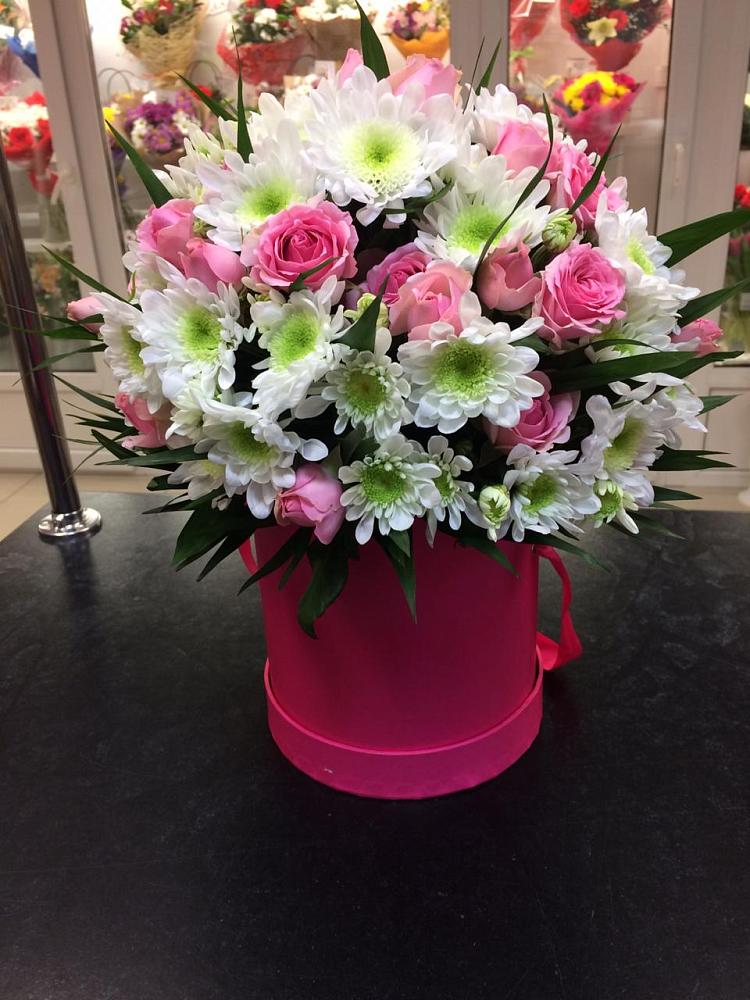 Цветочная композиция из Розы и Хризантемы в шляпной коробке в Жуковке