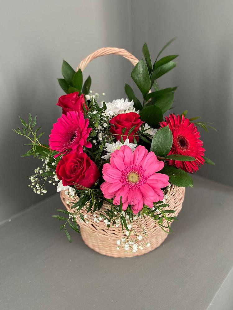 Цветочная композиция из Розы, Хризантемы и Герберы в корзине в Жуковке