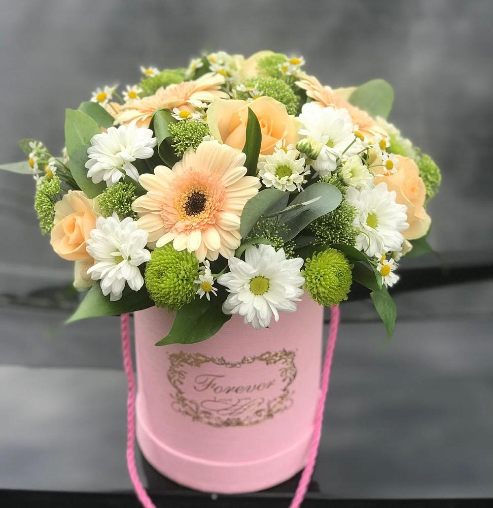 Цветочная композиция из Розы, Герберы и Хризантемы в шляпной коробке в Жуковке