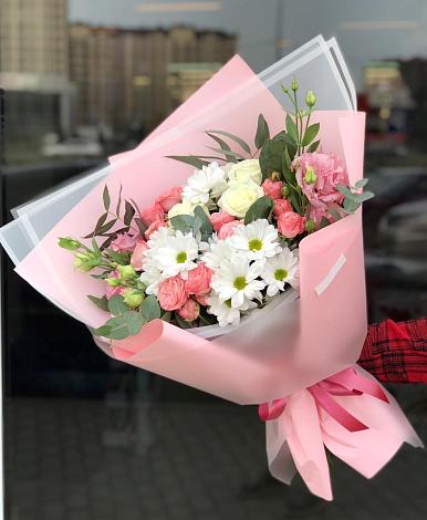 Букет цветов из: Розы, Лизиантусы и Хризантемы в Жуковке