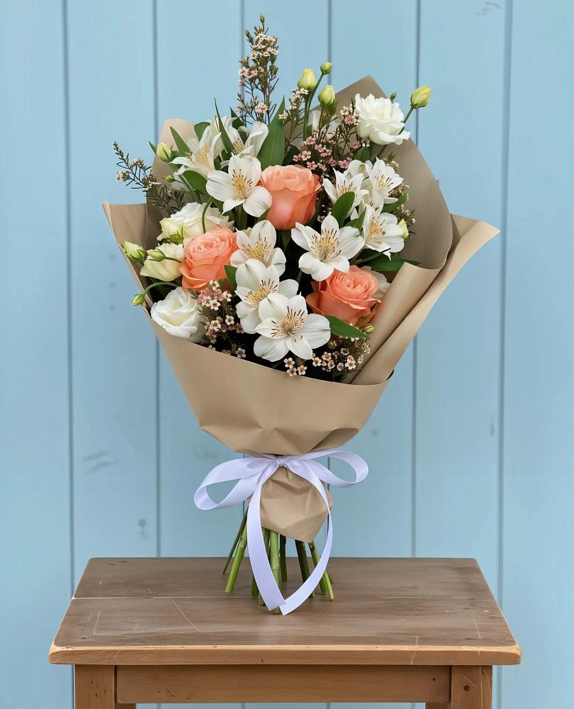 Букет цветов из: Альстромерии, Лизиантусы, Розы и Хризантемы в Жуковке